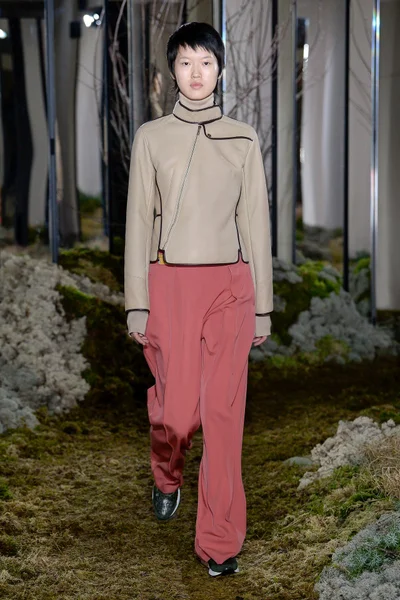 Look 32